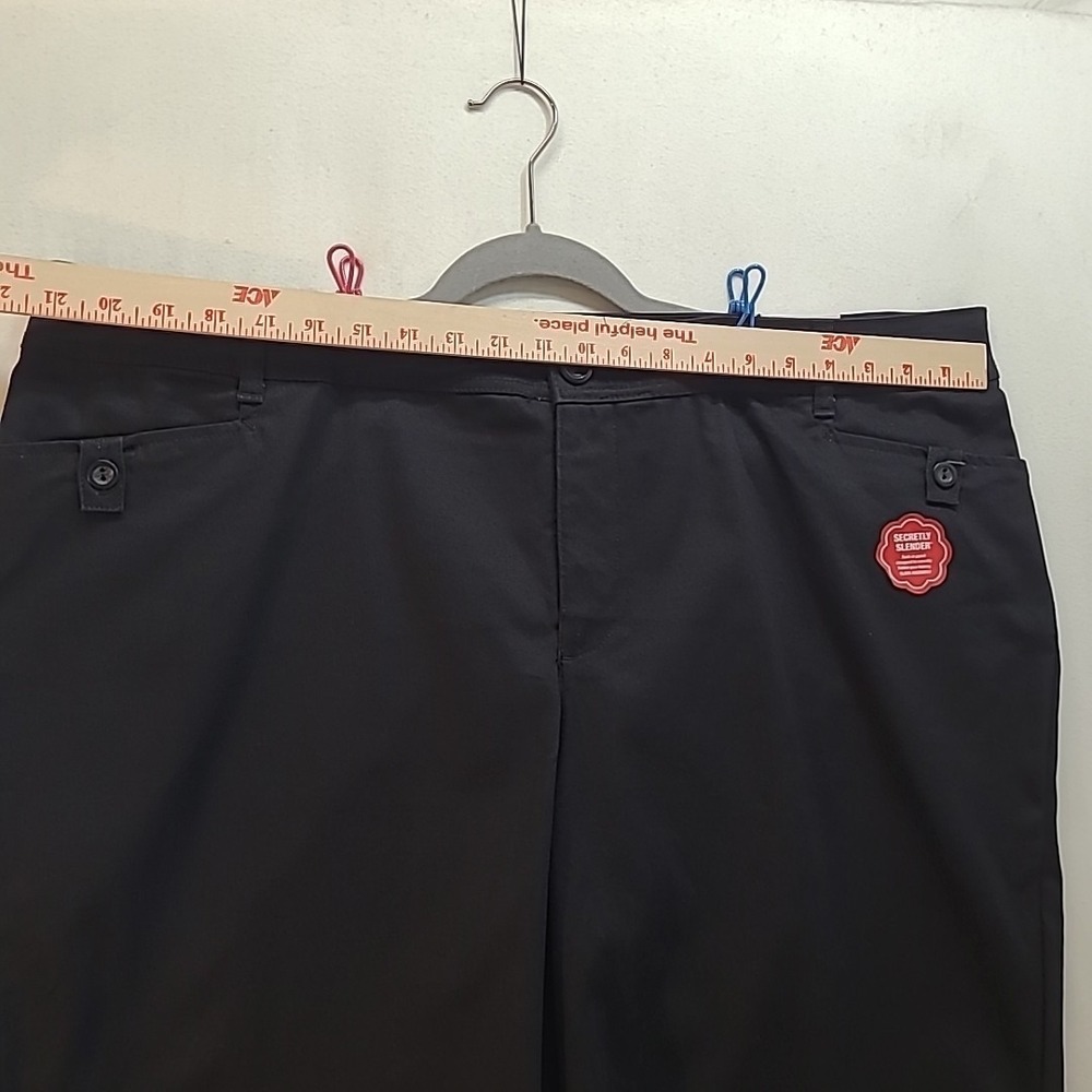 St Johns Bay Secretly Slender Classic Fit Black Bermuda Shorts Womens 22W NWT - Picture 5 of 10